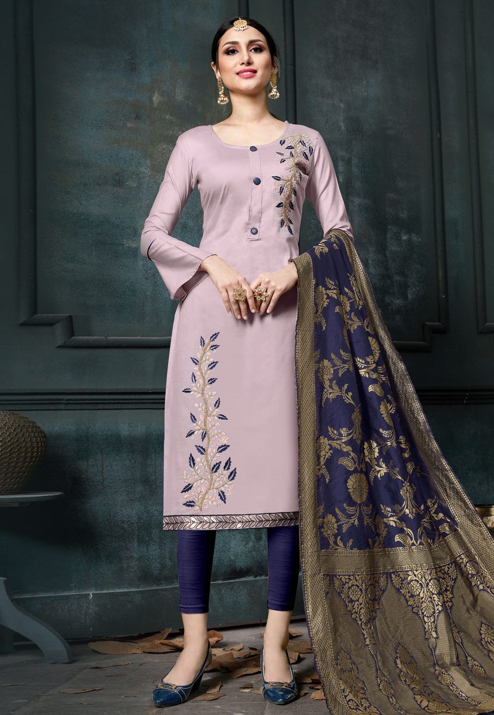 WOMEN'S FASHION